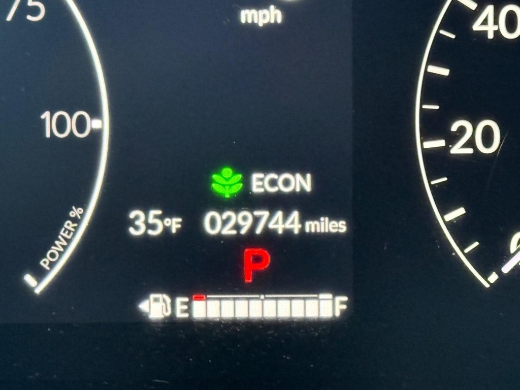 Honda CR-V Hybrid Vehicle Full-screen Gallery Image 20