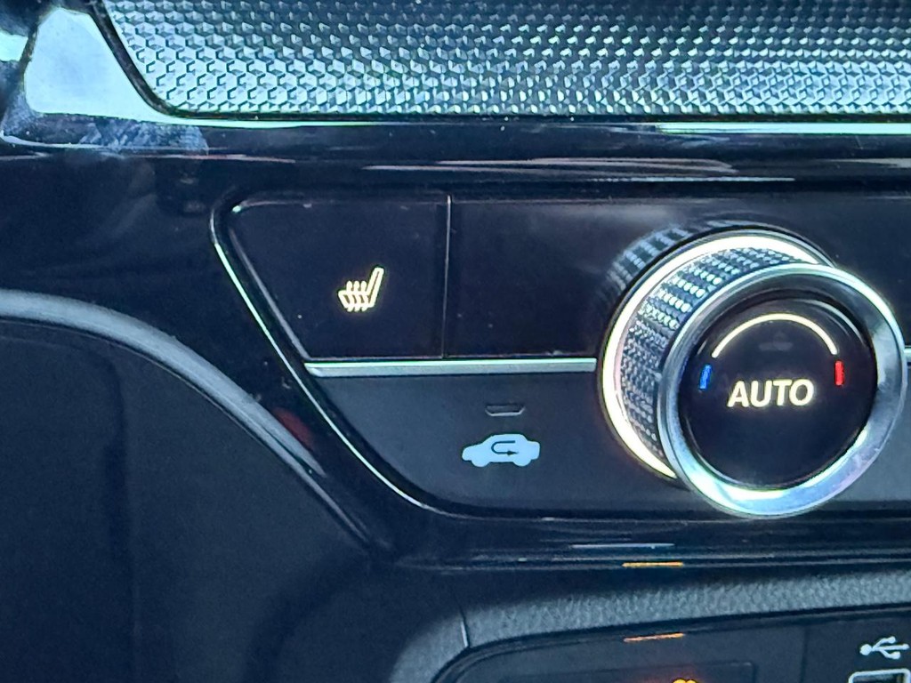 Honda CR-V Hybrid Vehicle Full-screen Gallery Image 22