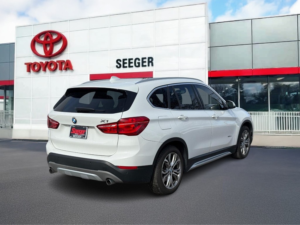 BMW X1 Vehicle Full-screen Gallery Image 03