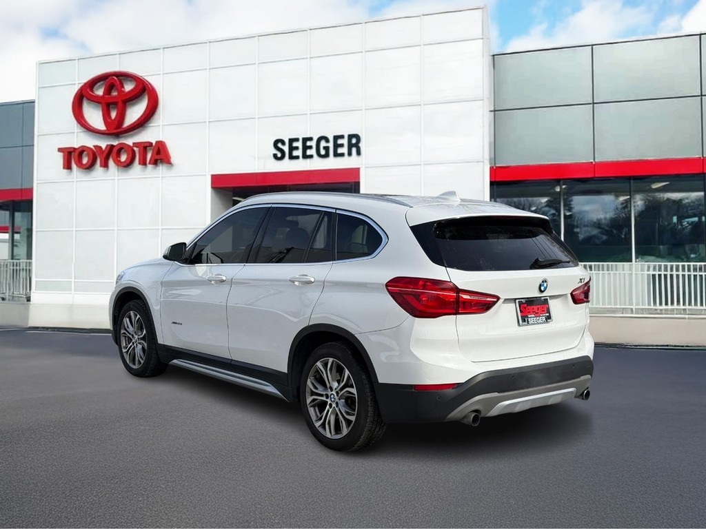 BMW X1 Vehicle Full-screen Gallery Image 06