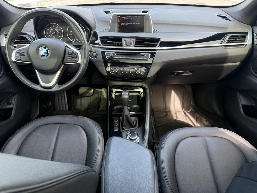 BMW X1 Vehicle Full-screen Gallery Image 11