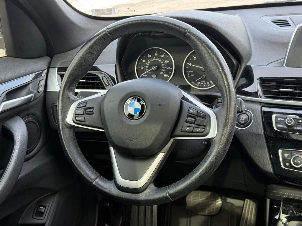 BMW X1 Vehicle Full-screen Gallery Image 12