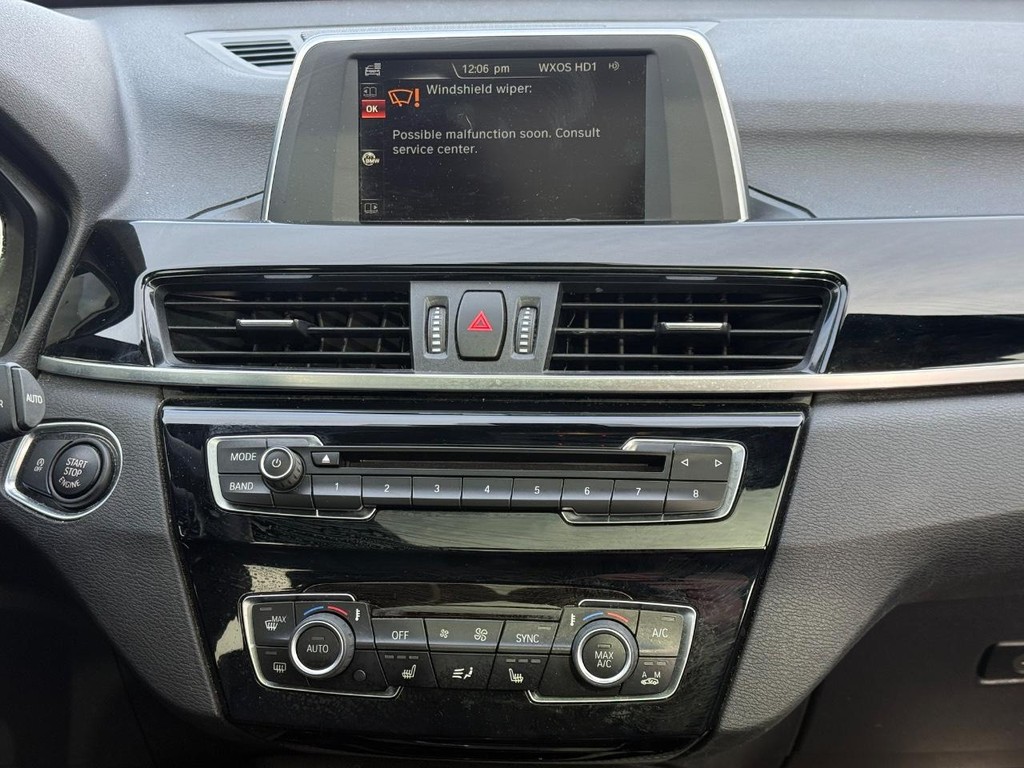 BMW X1 Vehicle Full-screen Gallery Image 13