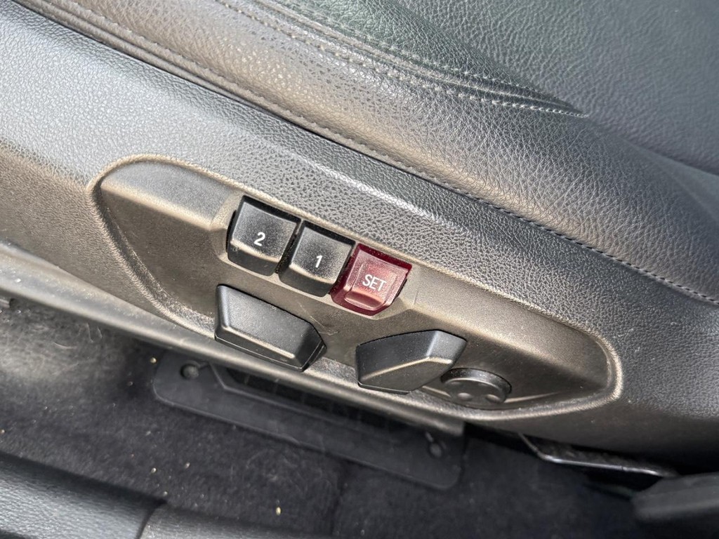 BMW X1 Vehicle Full-screen Gallery Image 16