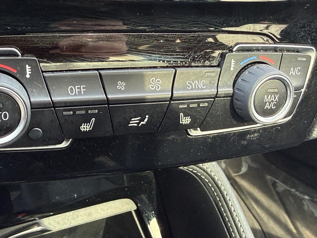 BMW X1 Vehicle Full-screen Gallery Image 21