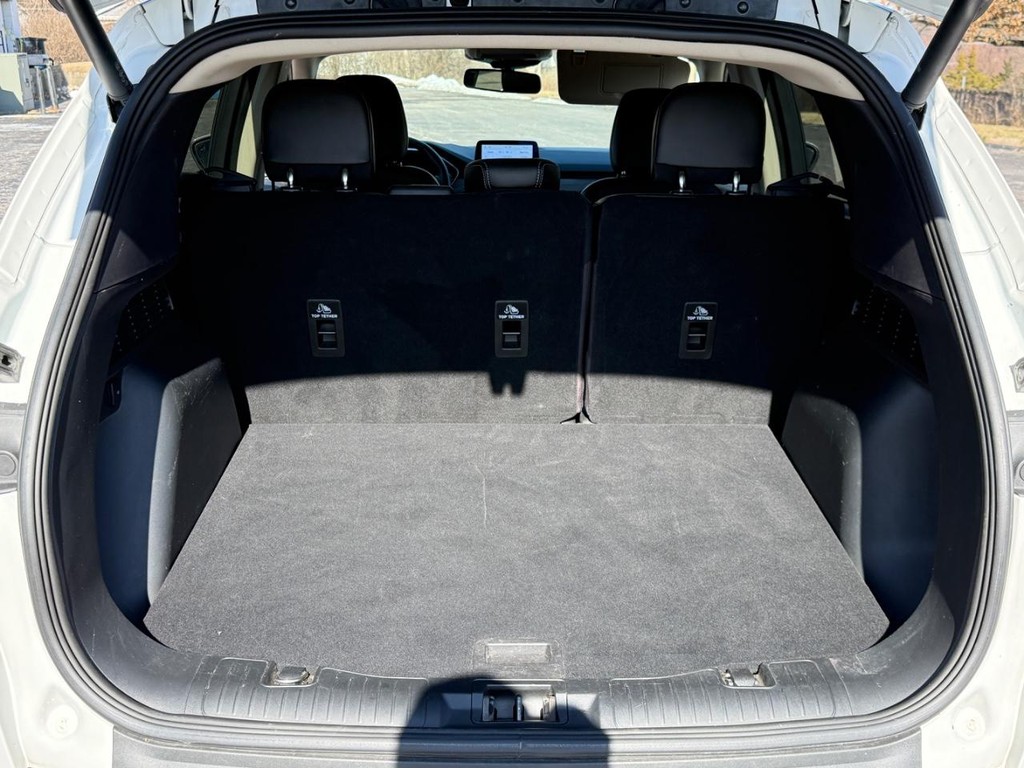 Ford Escape Vehicle Full-screen Gallery Image 04