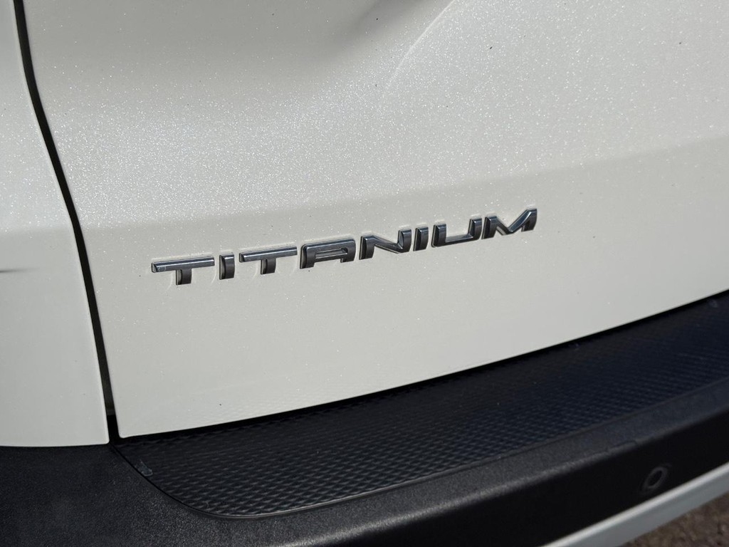 Ford Escape Vehicle Full-screen Gallery Image 06