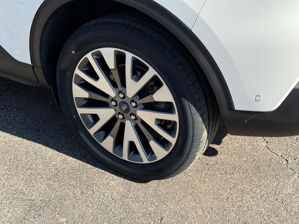 Ford Escape Vehicle Full-screen Gallery Image 08