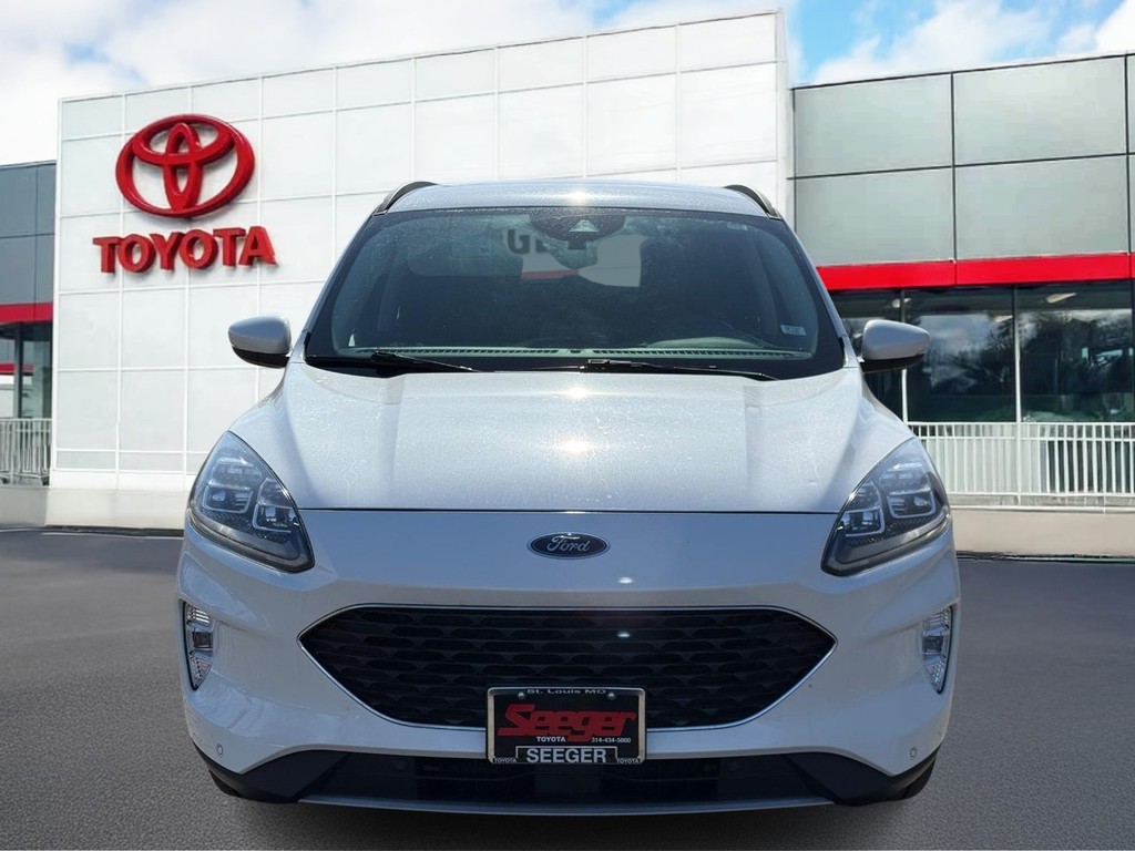 Ford Escape Vehicle Full-screen Gallery Image 10