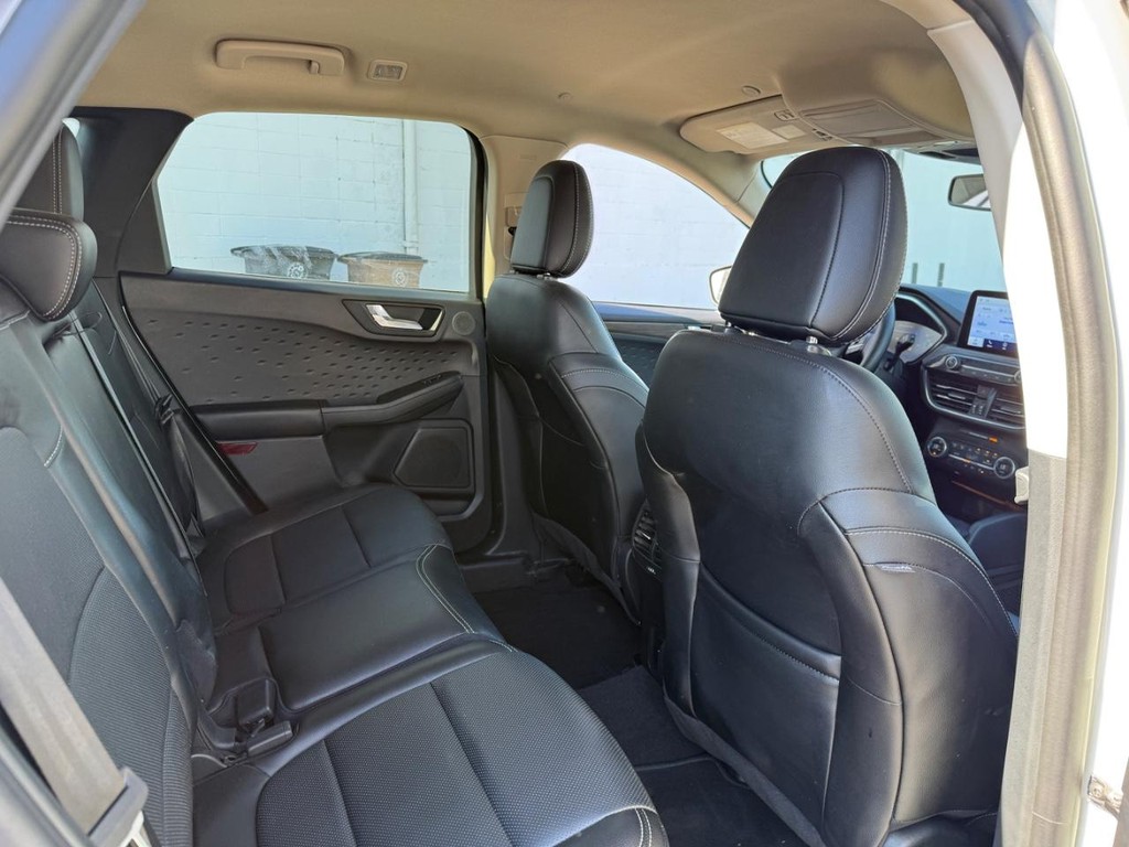 Ford Escape Vehicle Full-screen Gallery Image 11