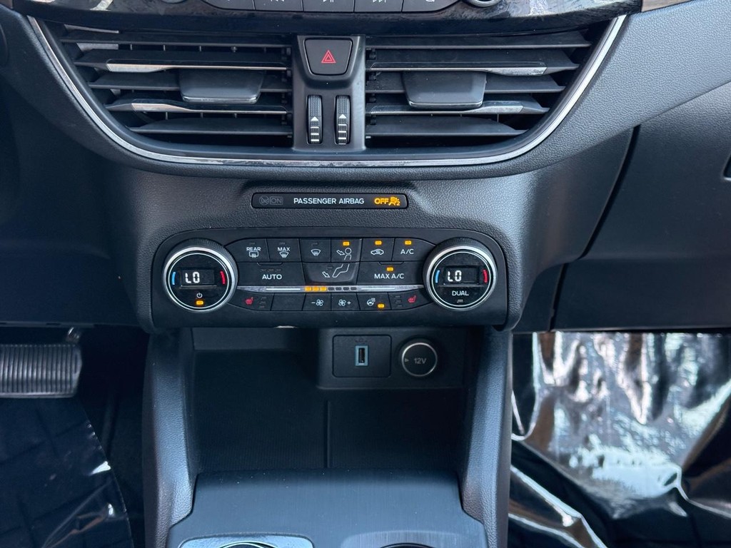 Ford Escape Vehicle Full-screen Gallery Image 15