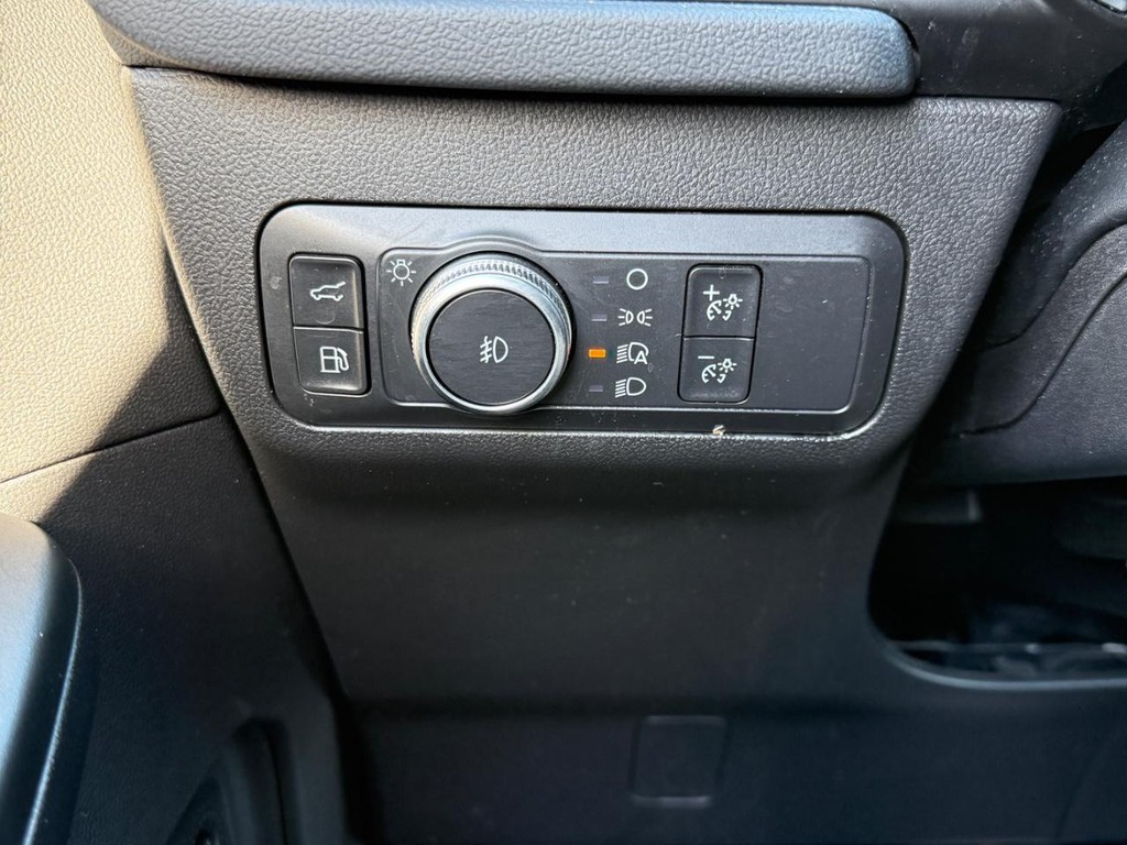 Ford Escape Vehicle Full-screen Gallery Image 19