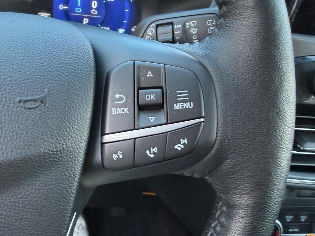 Ford Escape Vehicle Full-screen Gallery Image 21