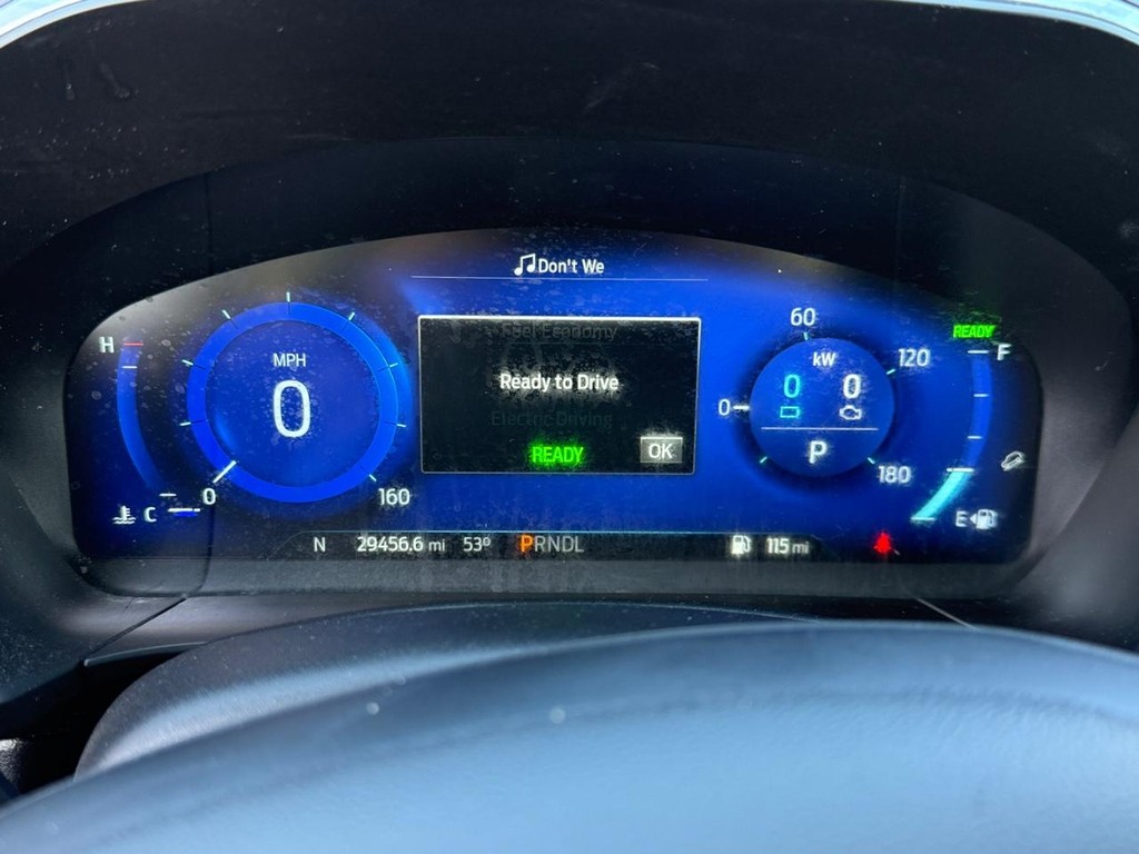 Ford Escape Vehicle Full-screen Gallery Image 22