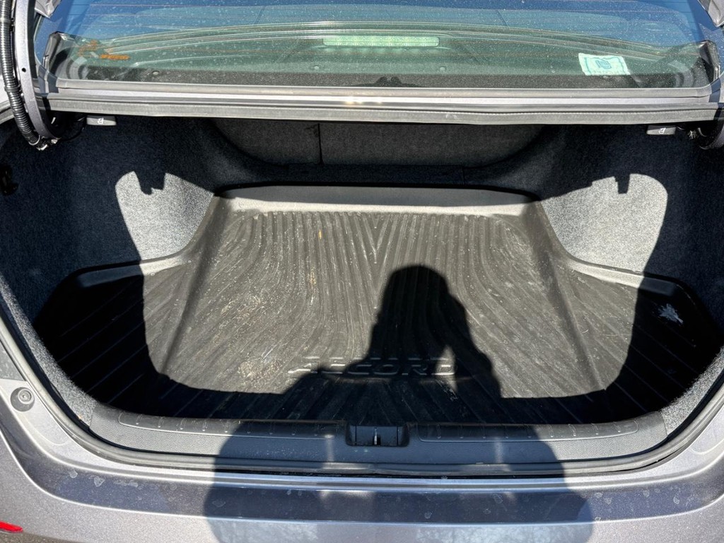 Honda Accord Sedan Vehicle Full-screen Gallery Image 04