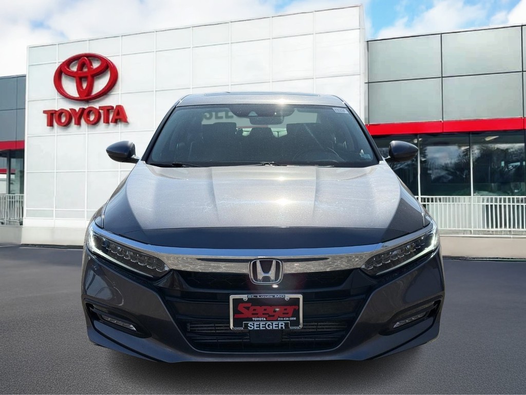 Honda Accord Sedan Vehicle Full-screen Gallery Image 10