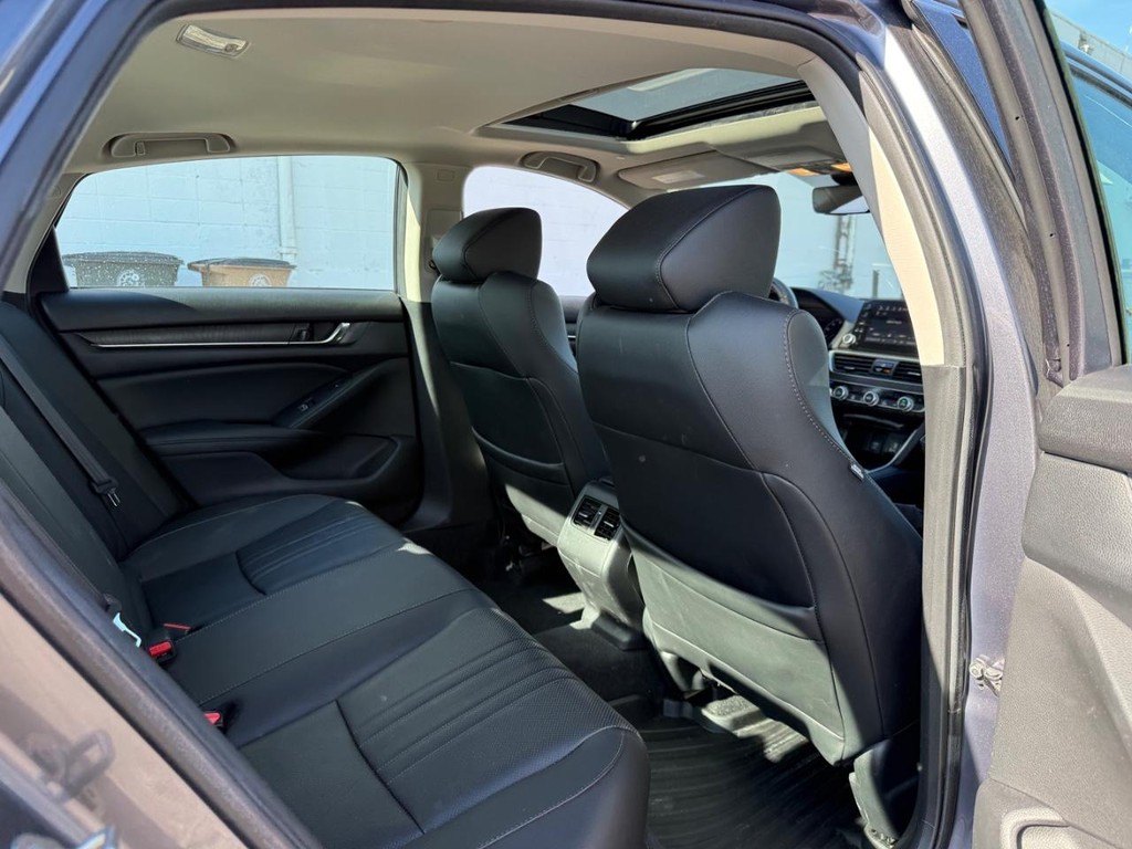 Honda Accord Sedan Vehicle Full-screen Gallery Image 11