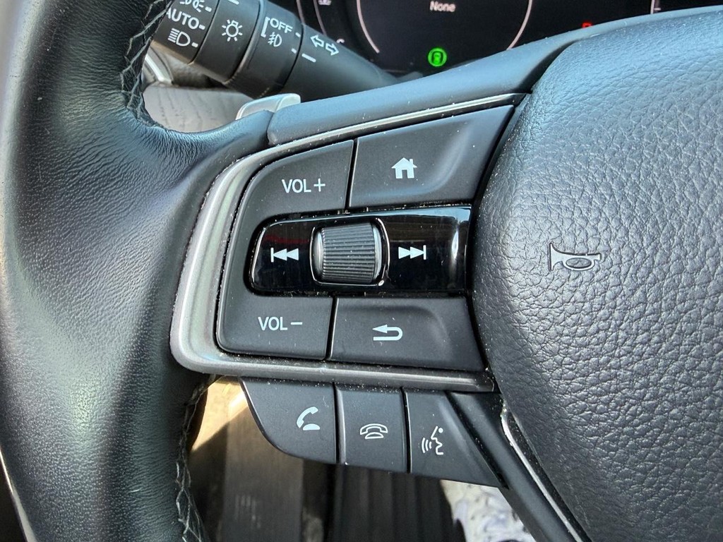 Honda Accord Sedan Vehicle Full-screen Gallery Image 18