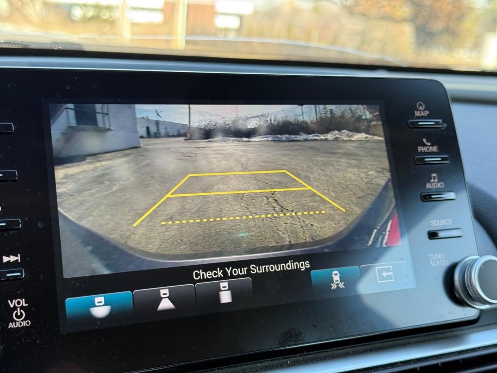 Honda Accord Sedan Vehicle Full-screen Gallery Image 22