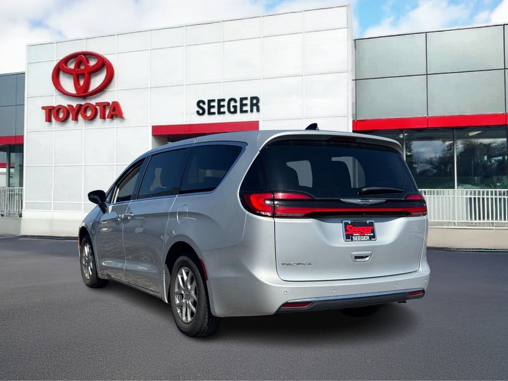 Chrysler Pacifica Vehicle Full-screen Gallery Image 06