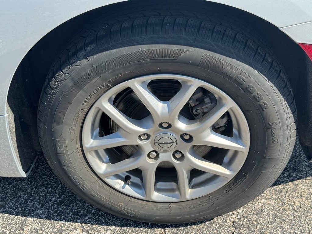 Chrysler Pacifica Vehicle Full-screen Gallery Image 07
