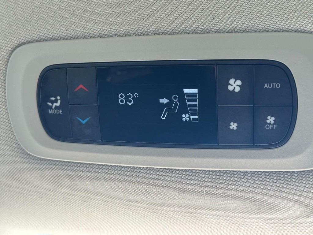 Chrysler Pacifica Vehicle Full-screen Gallery Image 15