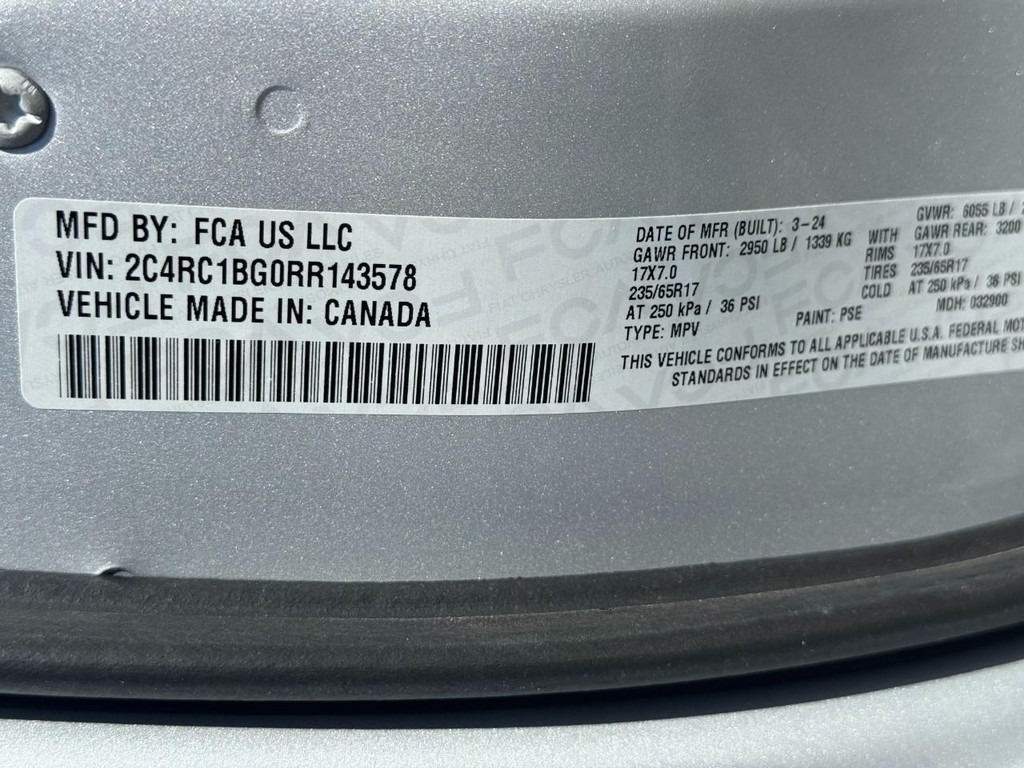 Chrysler Pacifica Vehicle Full-screen Gallery Image 19