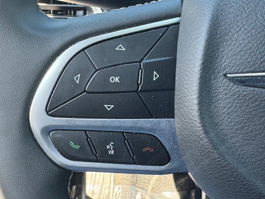 Chrysler Pacifica Vehicle Full-screen Gallery Image 20