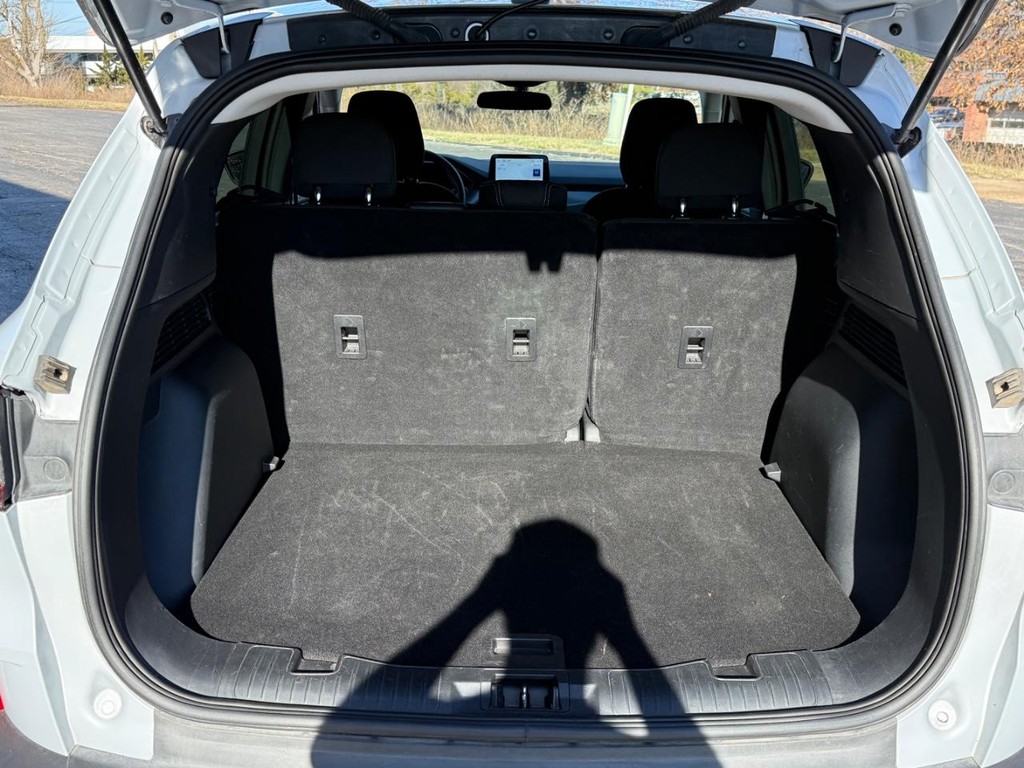 Ford Escape Vehicle Full-screen Gallery Image 04