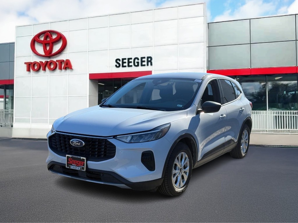 Ford Escape Vehicle Full-screen Gallery Image 08