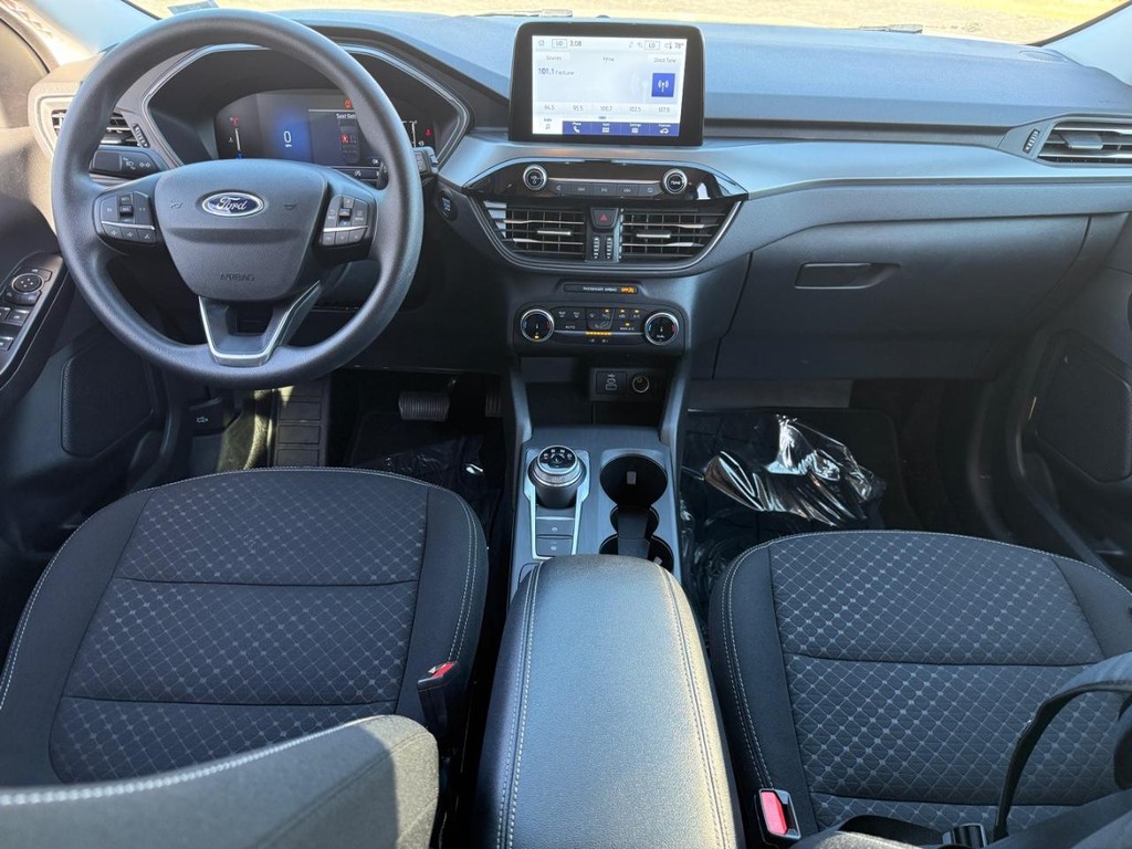 Ford Escape Vehicle Full-screen Gallery Image 11