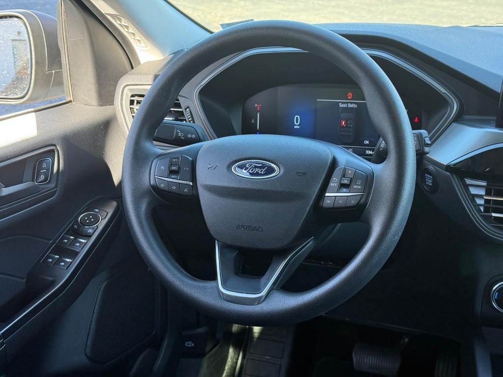 Ford Escape Vehicle Full-screen Gallery Image 12
