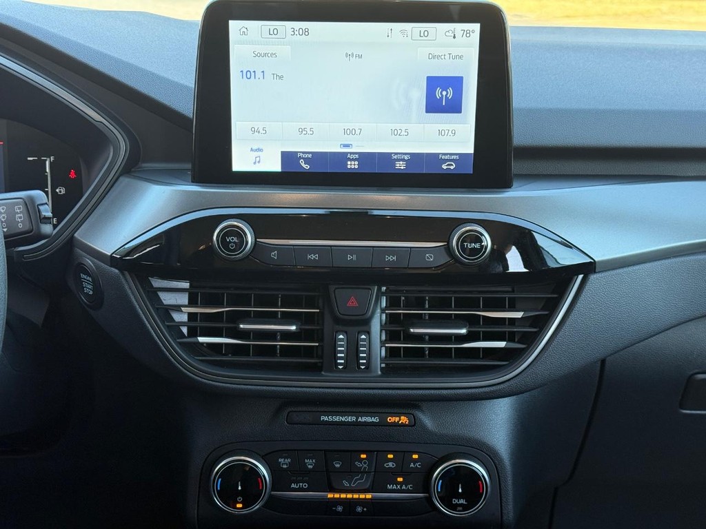 Ford Escape Vehicle Full-screen Gallery Image 13