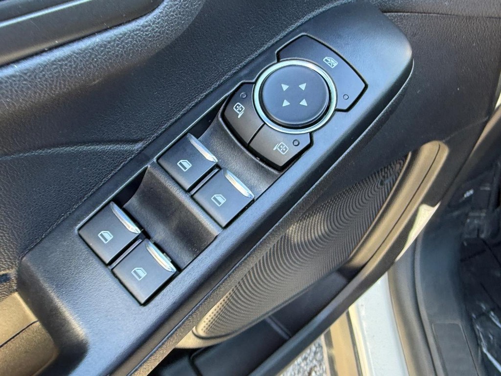 Ford Escape Vehicle Full-screen Gallery Image 14