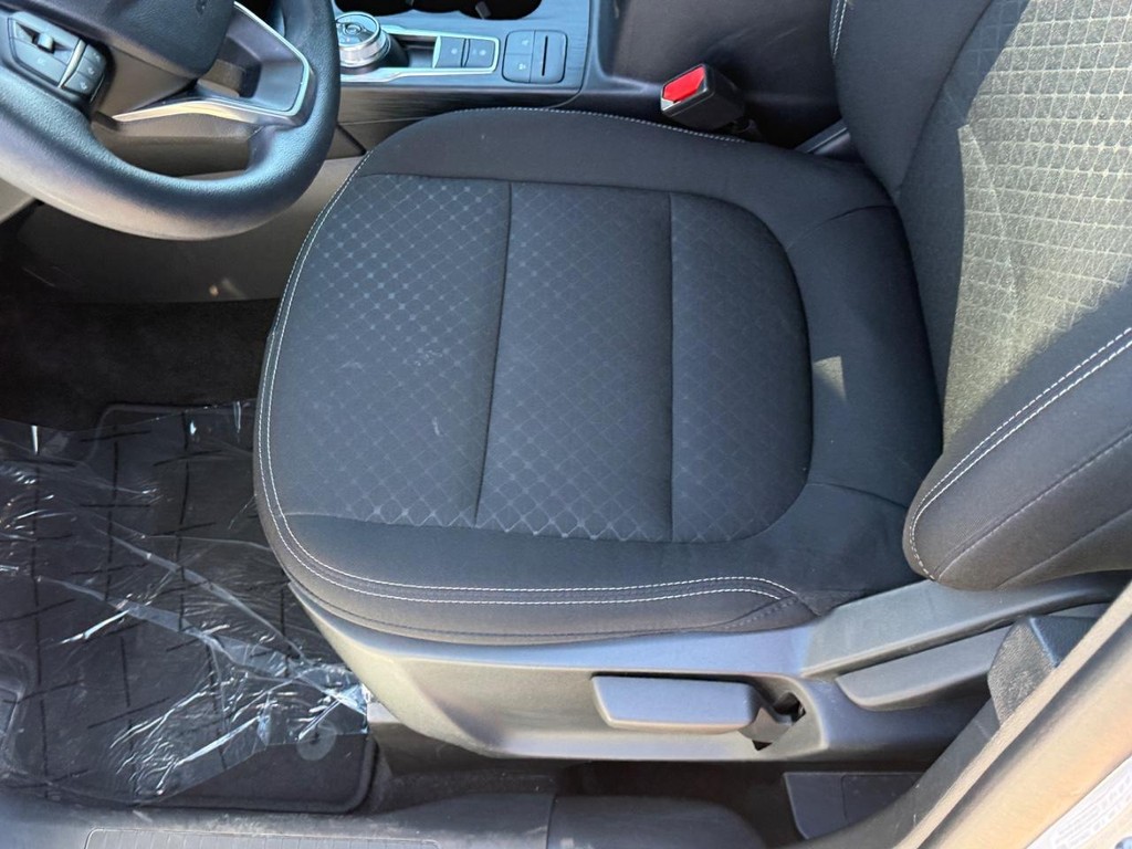 Ford Escape Vehicle Full-screen Gallery Image 15