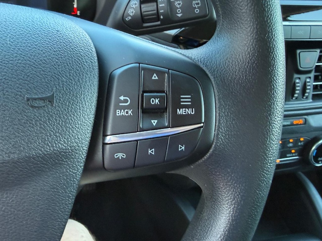 Ford Escape Vehicle Full-screen Gallery Image 18