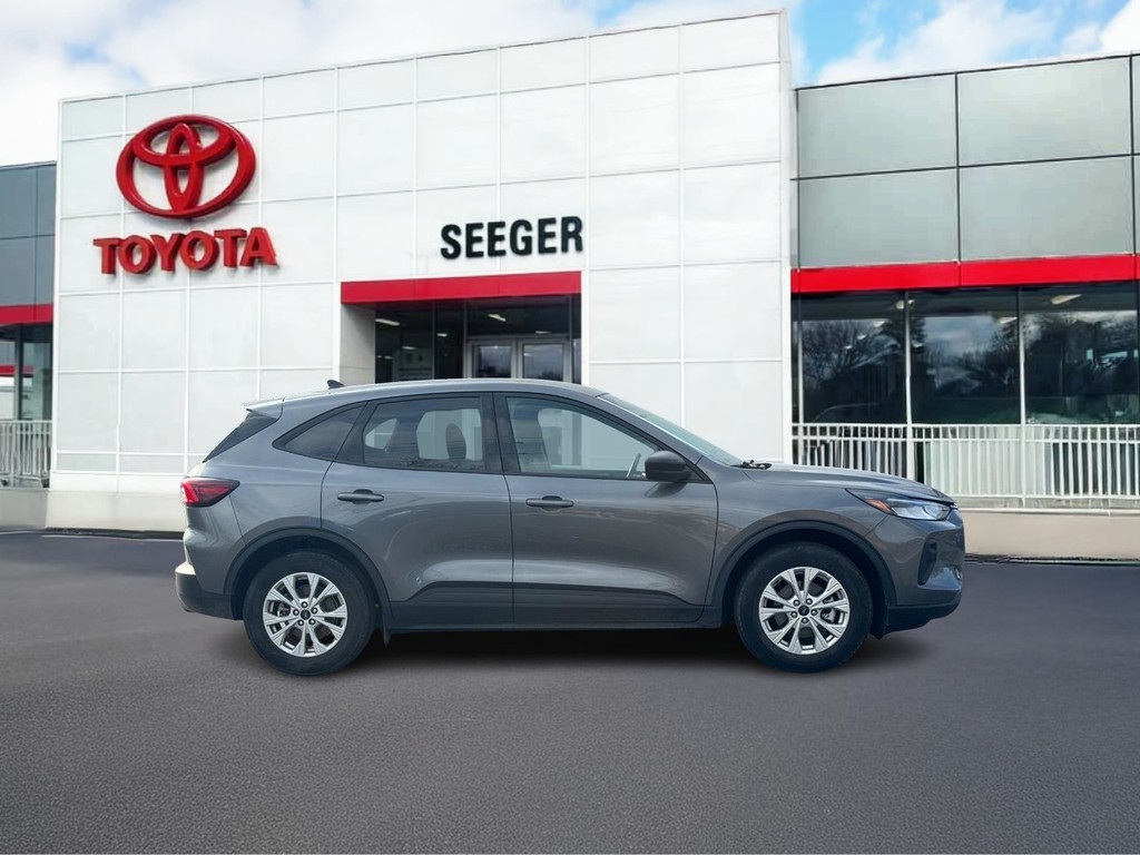 Ford Escape Vehicle Full-screen Gallery Image 02