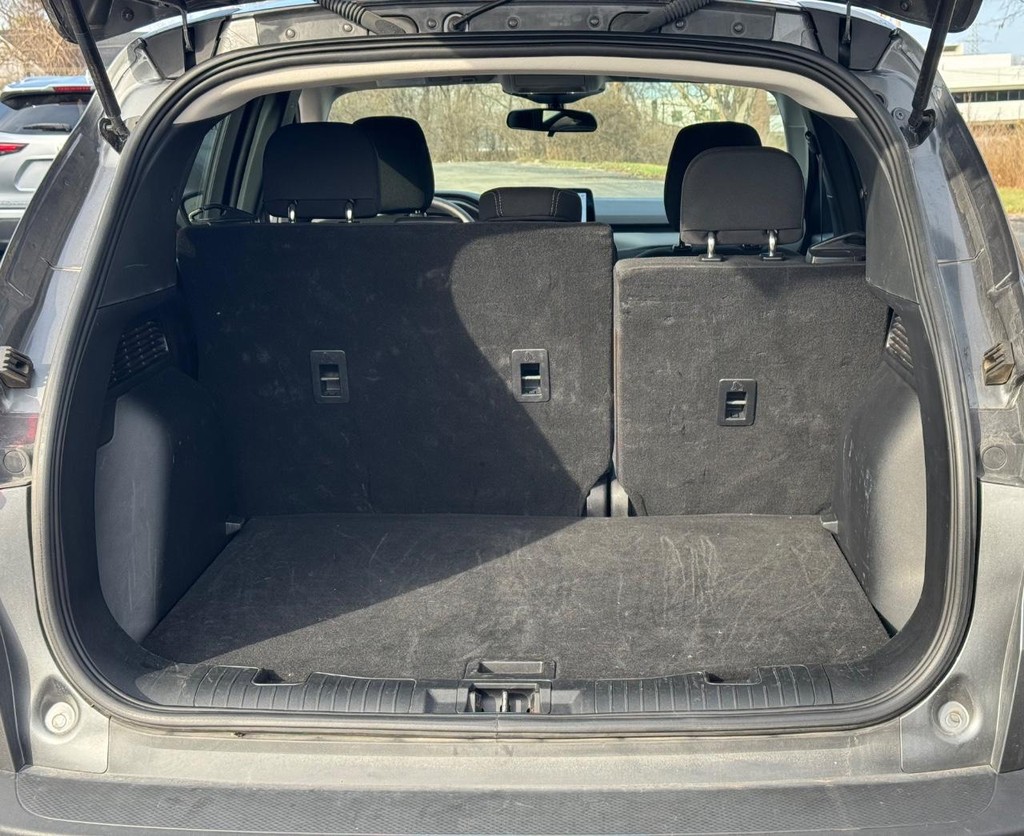 Ford Escape Vehicle Full-screen Gallery Image 04