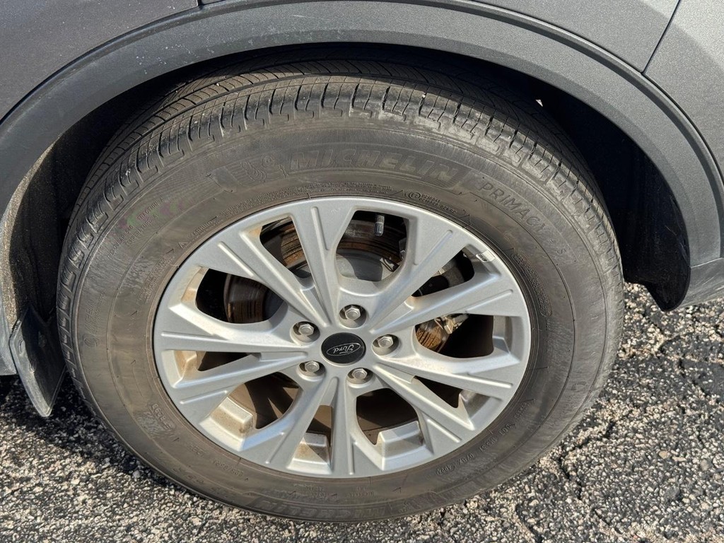 Ford Escape Vehicle Full-screen Gallery Image 08