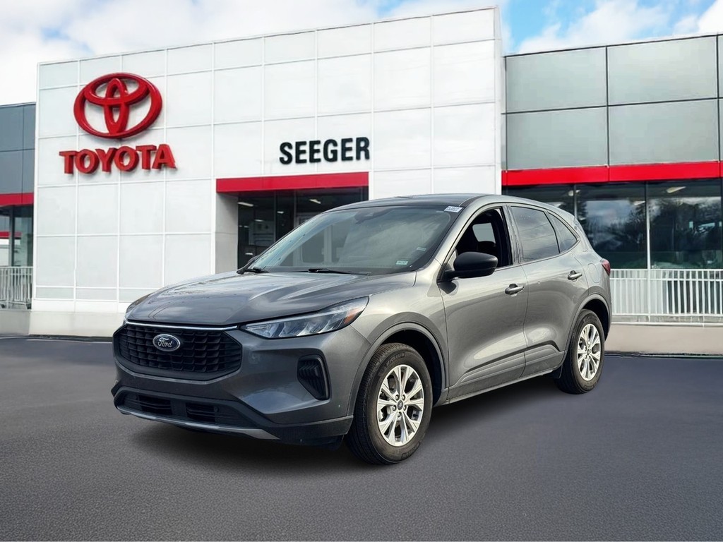 Ford Escape Vehicle Full-screen Gallery Image 09