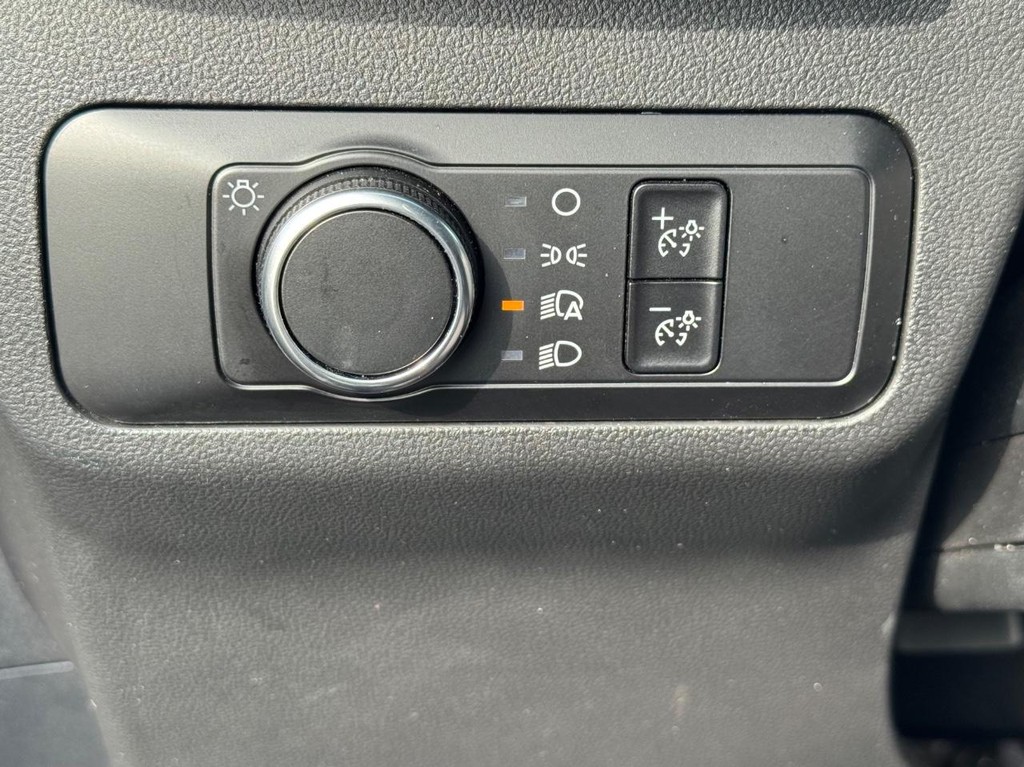 Ford Escape Vehicle Full-screen Gallery Image 16