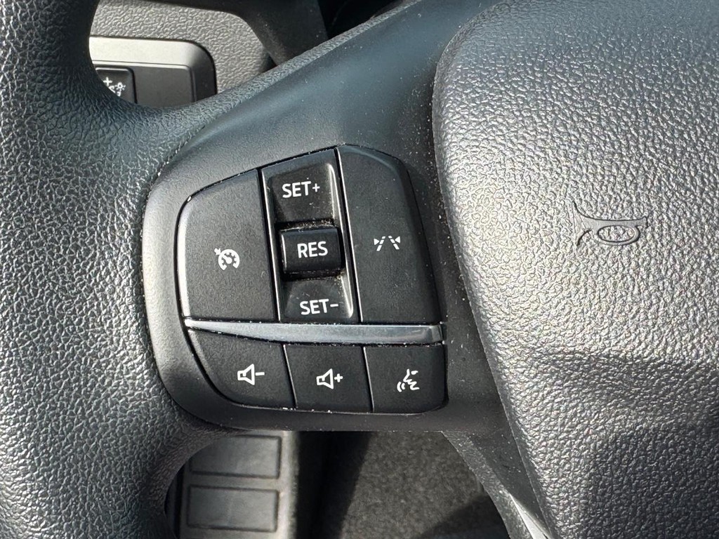 Ford Escape Vehicle Full-screen Gallery Image 17