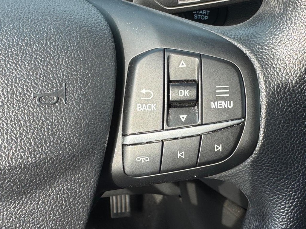 Ford Escape Vehicle Full-screen Gallery Image 18