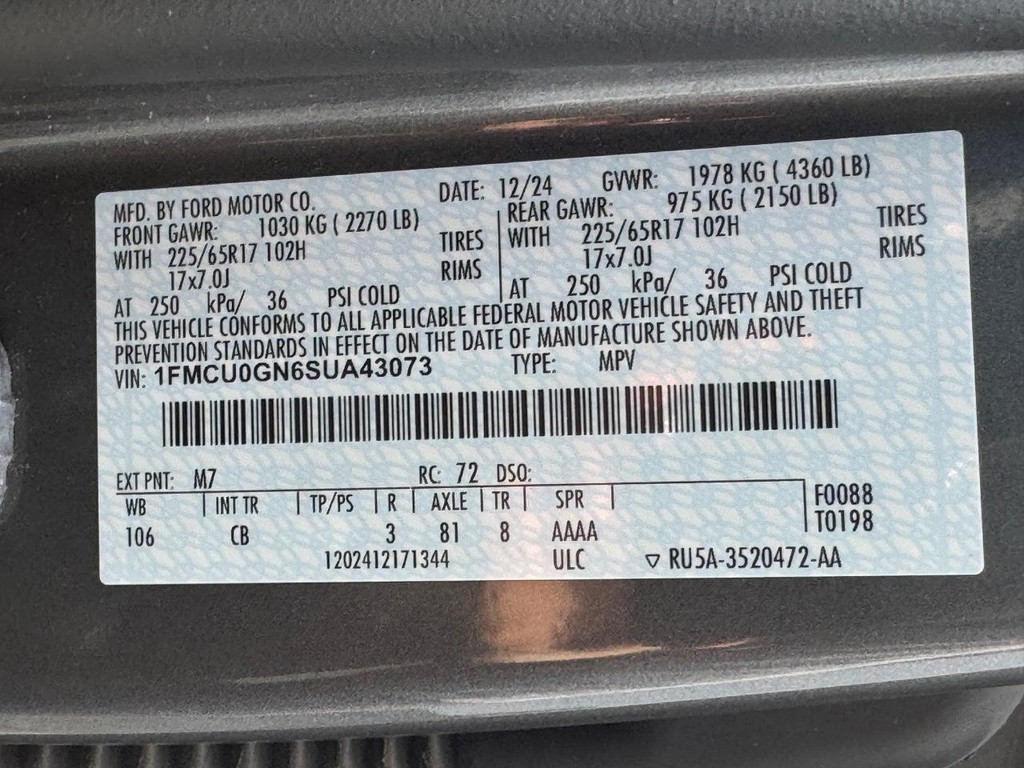 Ford Escape Vehicle Full-screen Gallery Image 22