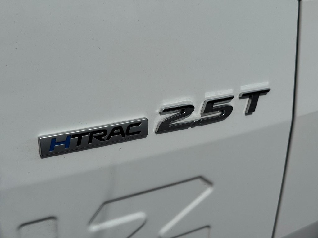 Hyundai Santa Cruz Vehicle Full-screen Gallery Image 05