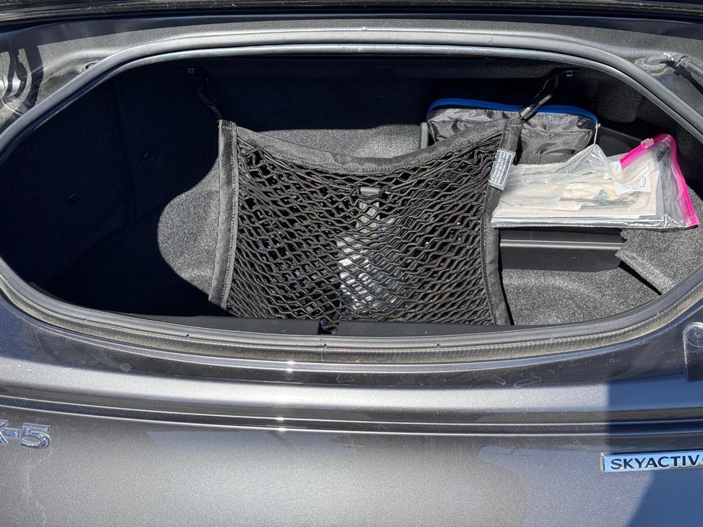 Mazda MX-5 Miata RF Vehicle Full-screen Gallery Image 04