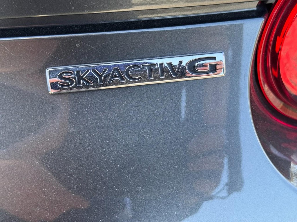 Mazda MX-5 Miata RF Vehicle Full-screen Gallery Image 06