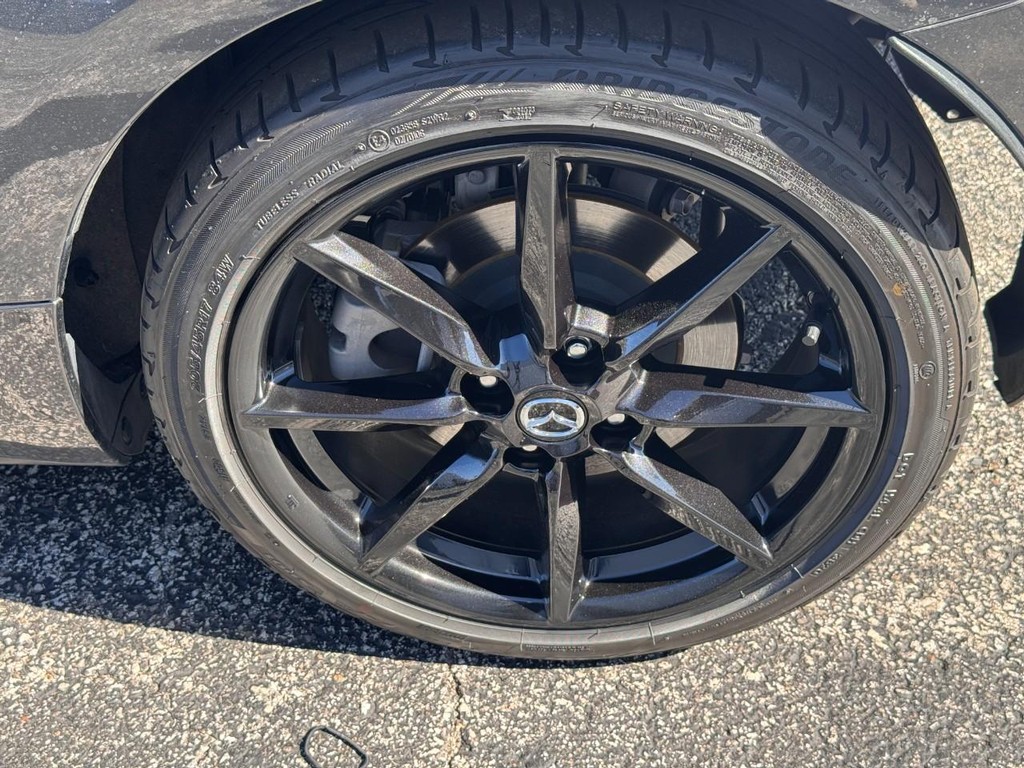 Mazda MX-5 Miata RF Vehicle Full-screen Gallery Image 08