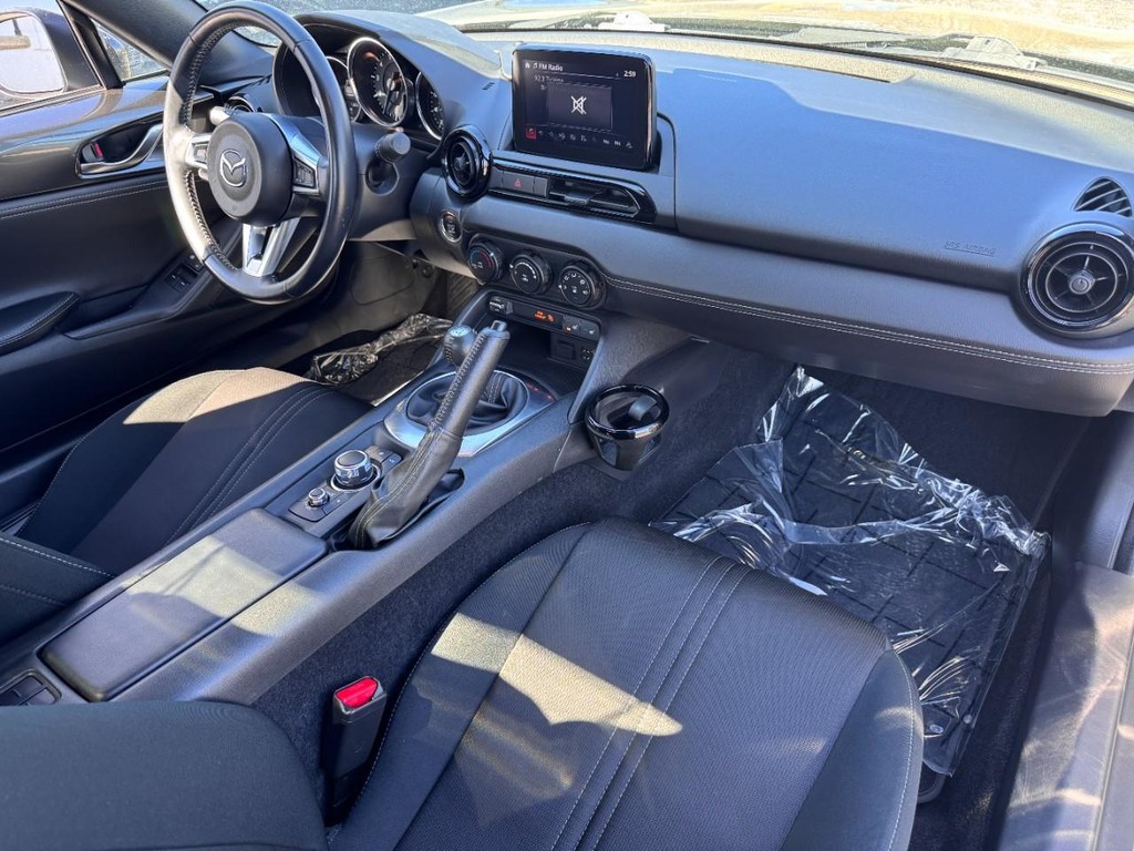 Mazda MX-5 Miata RF Vehicle Full-screen Gallery Image 11