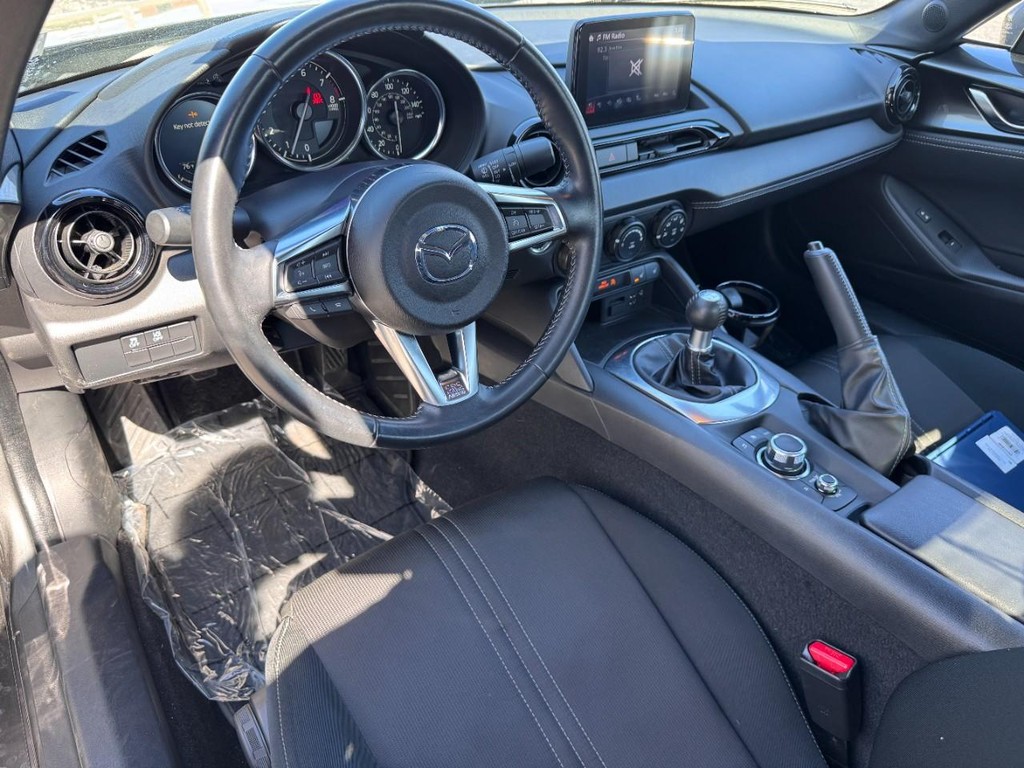 Mazda MX-5 Miata RF Vehicle Full-screen Gallery Image 12